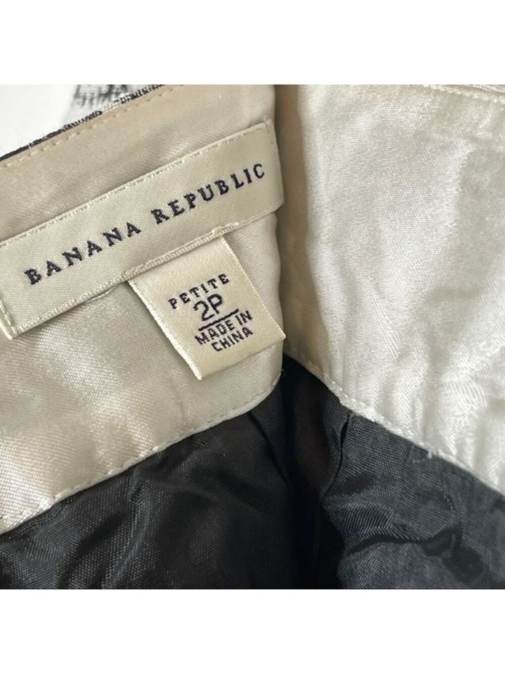 Banana Republic Rose Floral Tapestry Skirt Black Gray White Lined Pencil Size 2P - Picture 11 of 11